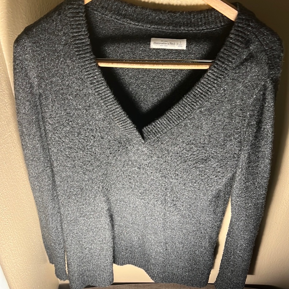 Abercrombie & Fitch Women’s V Neck Wool Mix Sweater Color Gray Size Small
